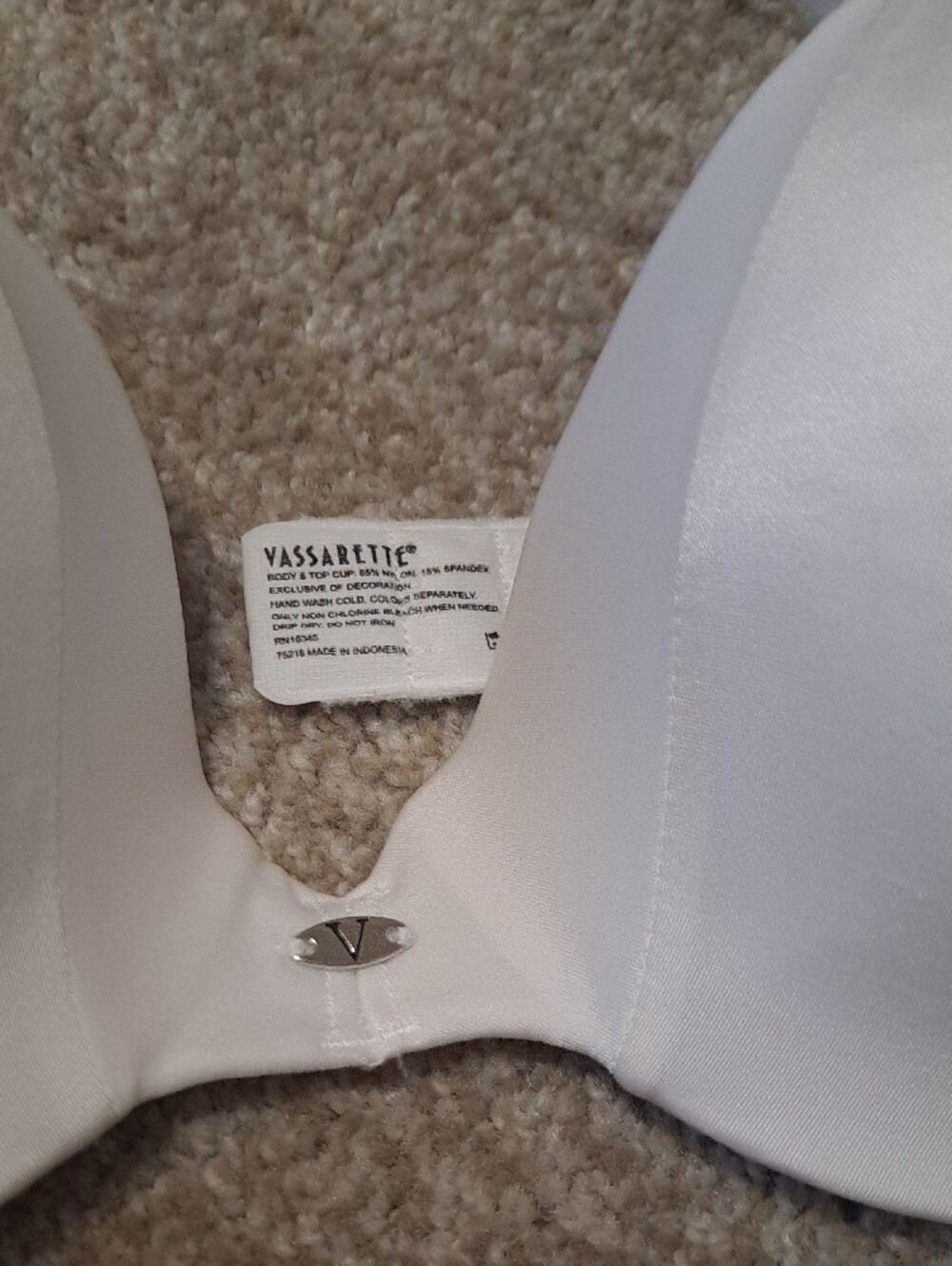 vassarette Black and White Convertible T-Shirt Bras Duo - Picture 3 of 14